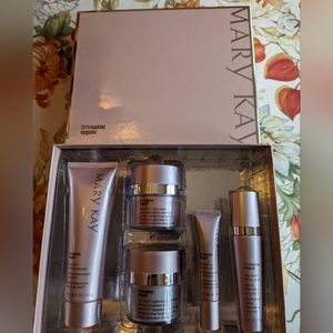Mary Kay TimeWise Repair Volu-Firm Set